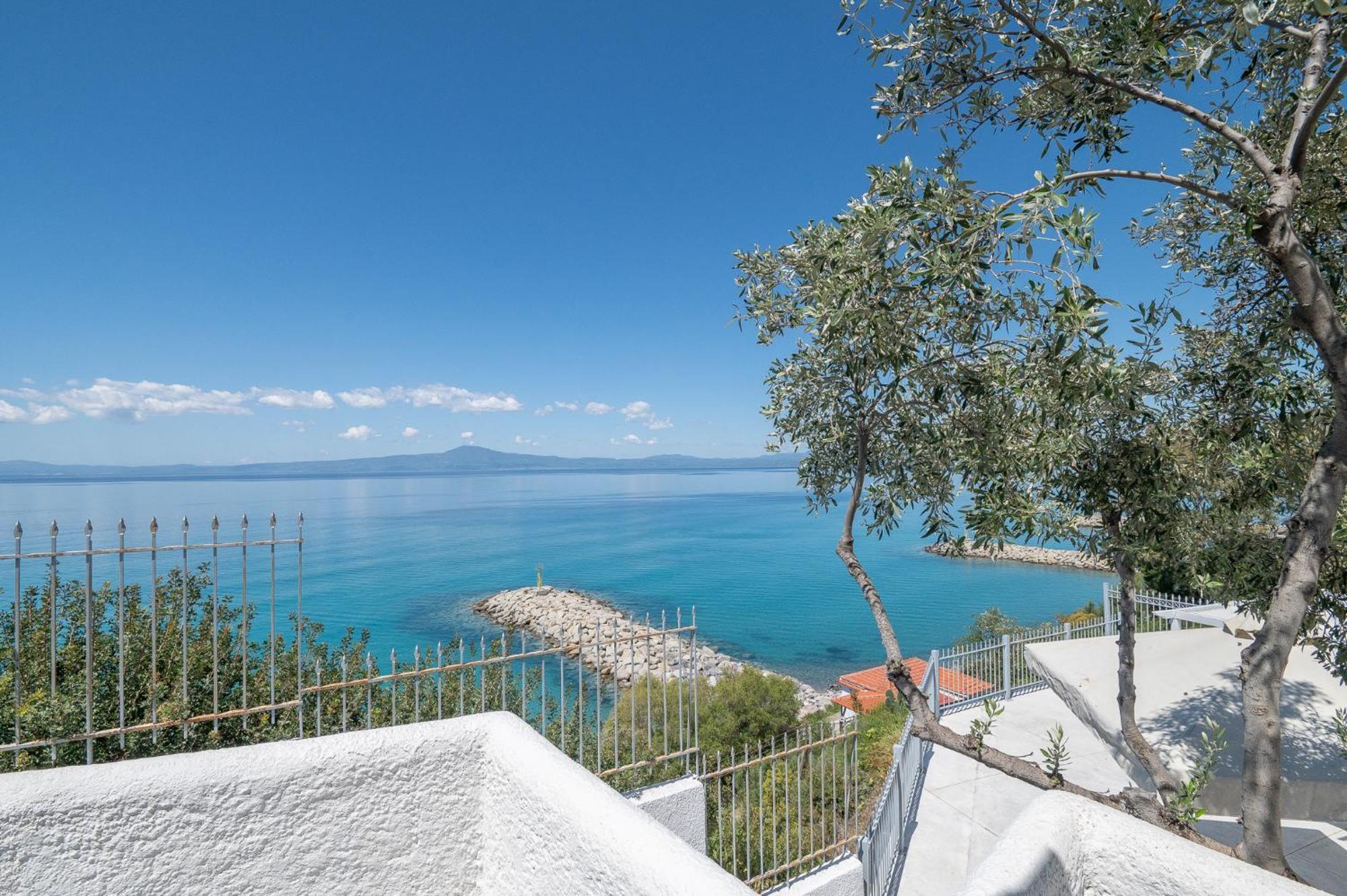 Pouletis Family Apartments - Akroyali Seaview Getaways Καλαμάτα Εξωτερικό φωτογραφία