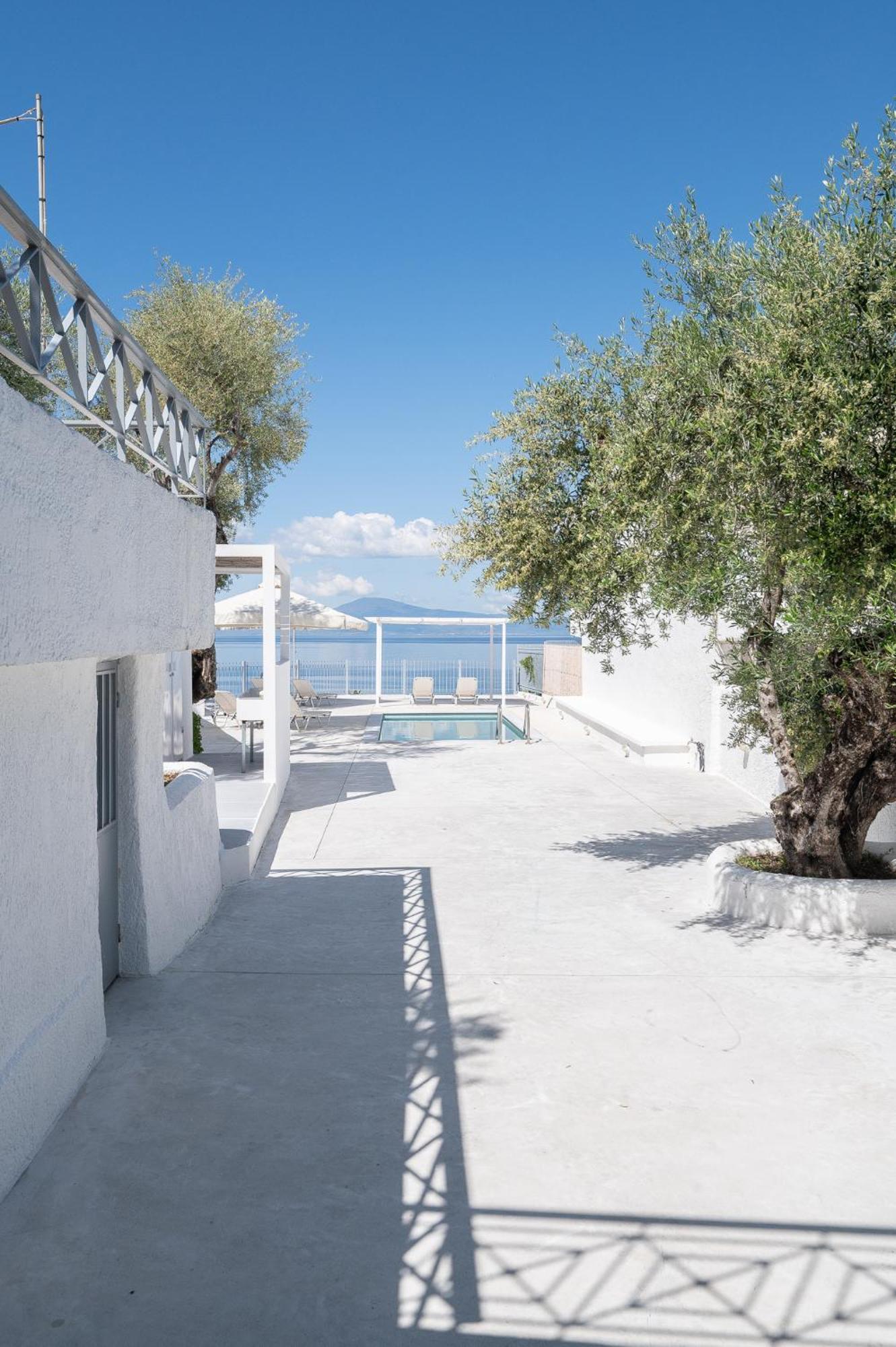 Pouletis Family Apartments - Akroyali Seaview Getaways Καλαμάτα Εξωτερικό φωτογραφία
