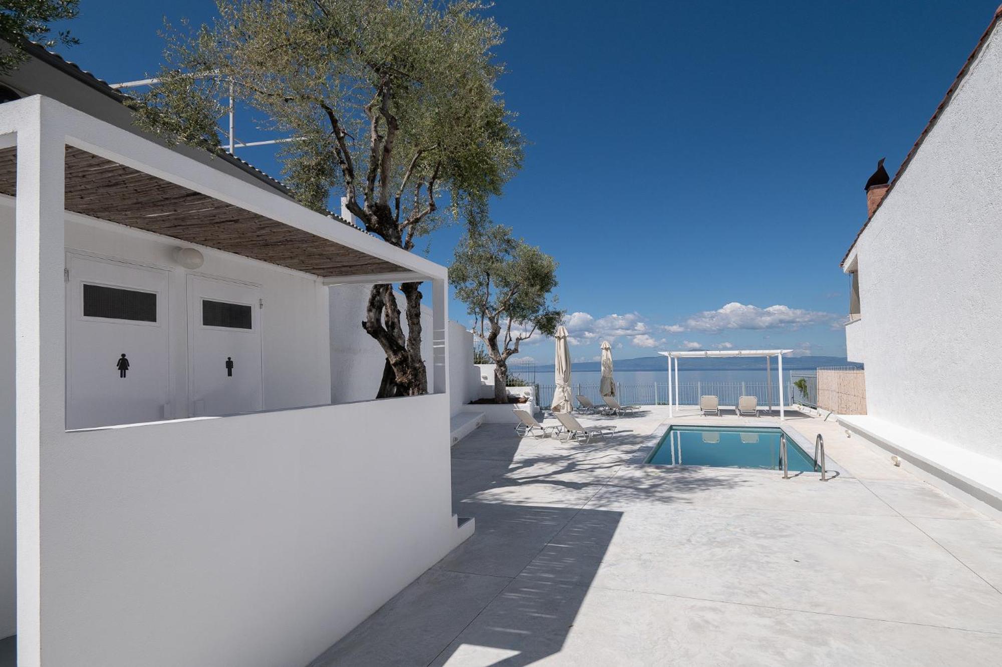 Pouletis Family Apartments - Akroyali Seaview Getaways Καλαμάτα Εξωτερικό φωτογραφία