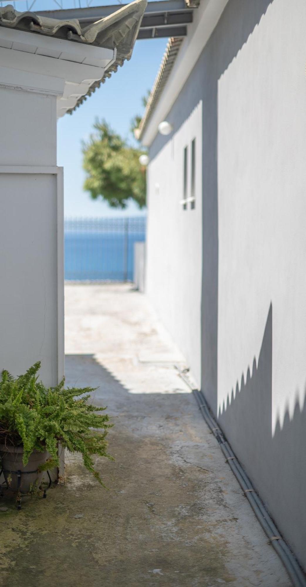 Pouletis Family Apartments - Akroyali Seaview Getaways Καλαμάτα Εξωτερικό φωτογραφία