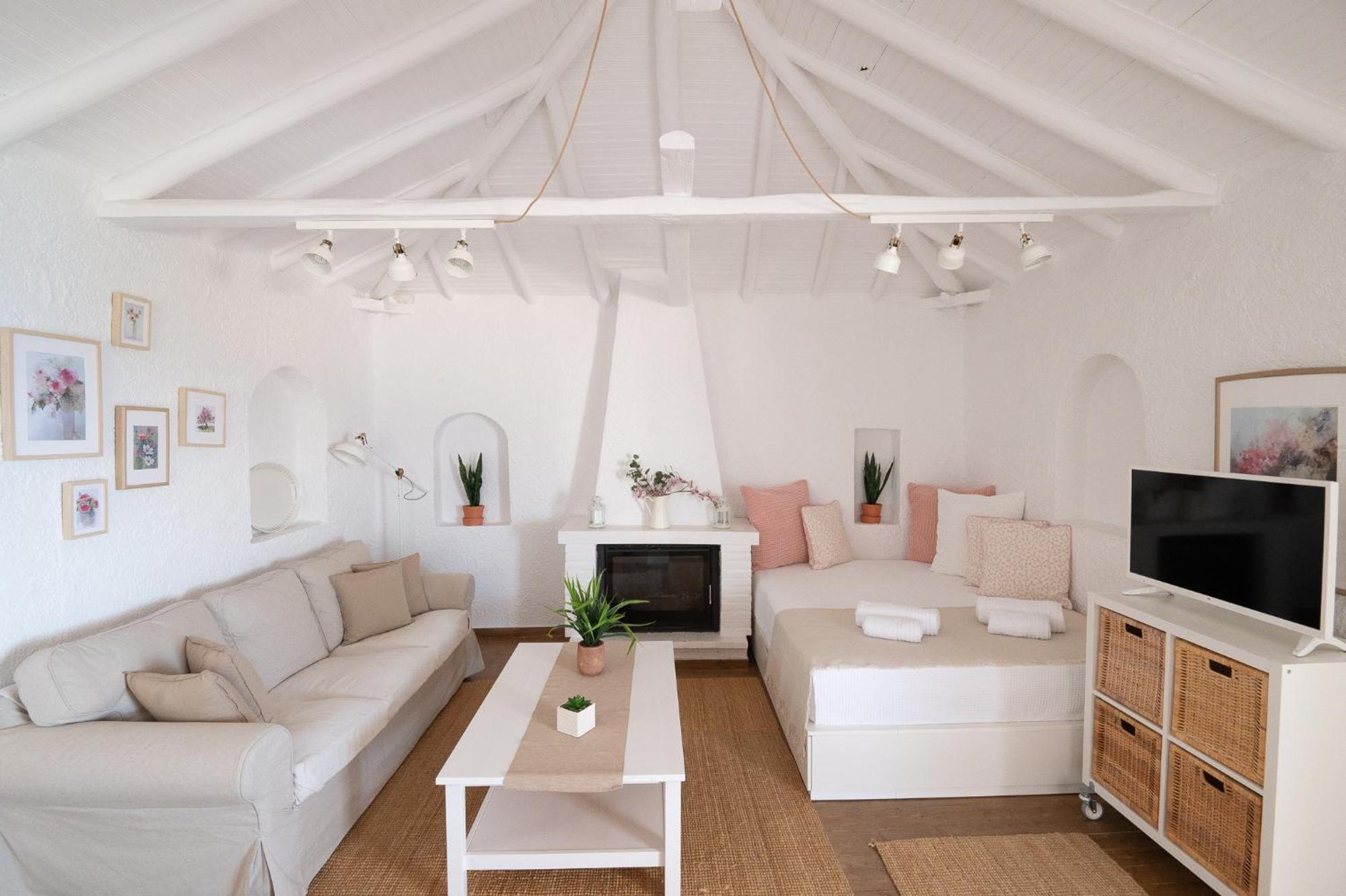 Pouletis Family Apartments - Akroyali Seaview Getaways Καλαμάτα Εξωτερικό φωτογραφία