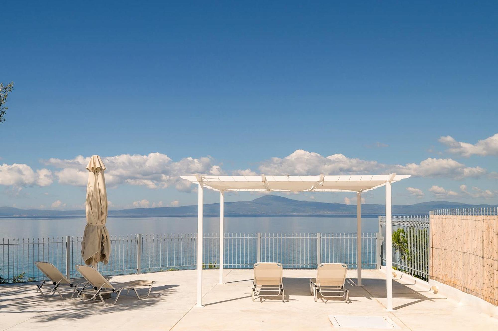 Pouletis Family Apartments - Akroyali Seaview Getaways Καλαμάτα Εξωτερικό φωτογραφία